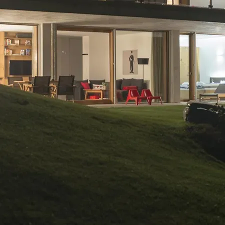 Casa Admisa, Spektakulaere Aussicht, In And Out, Hochwertige Einrichtung, Valserstein Und Eiche Appartement Flims