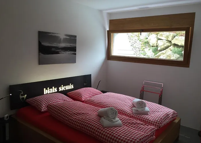 Casa Admisa, Spektakulaere Aussicht, In And Out, Hochwertige Einrichtung, Valserstein Und Eiche Flims